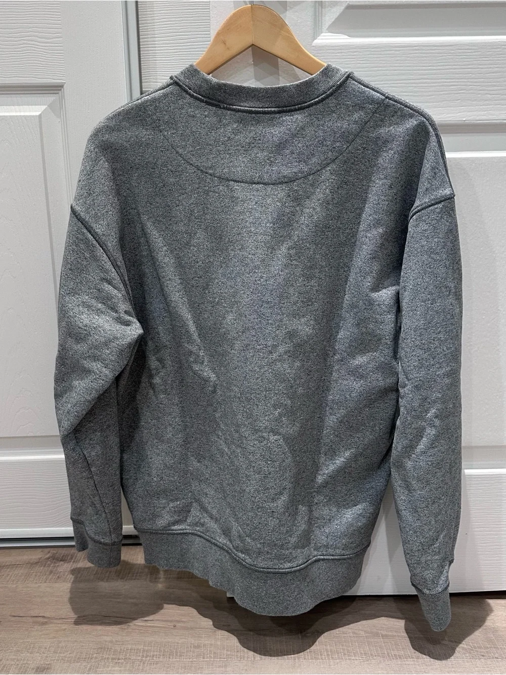 Banana Republic Men’s Gray Crewneck Sweatshirt